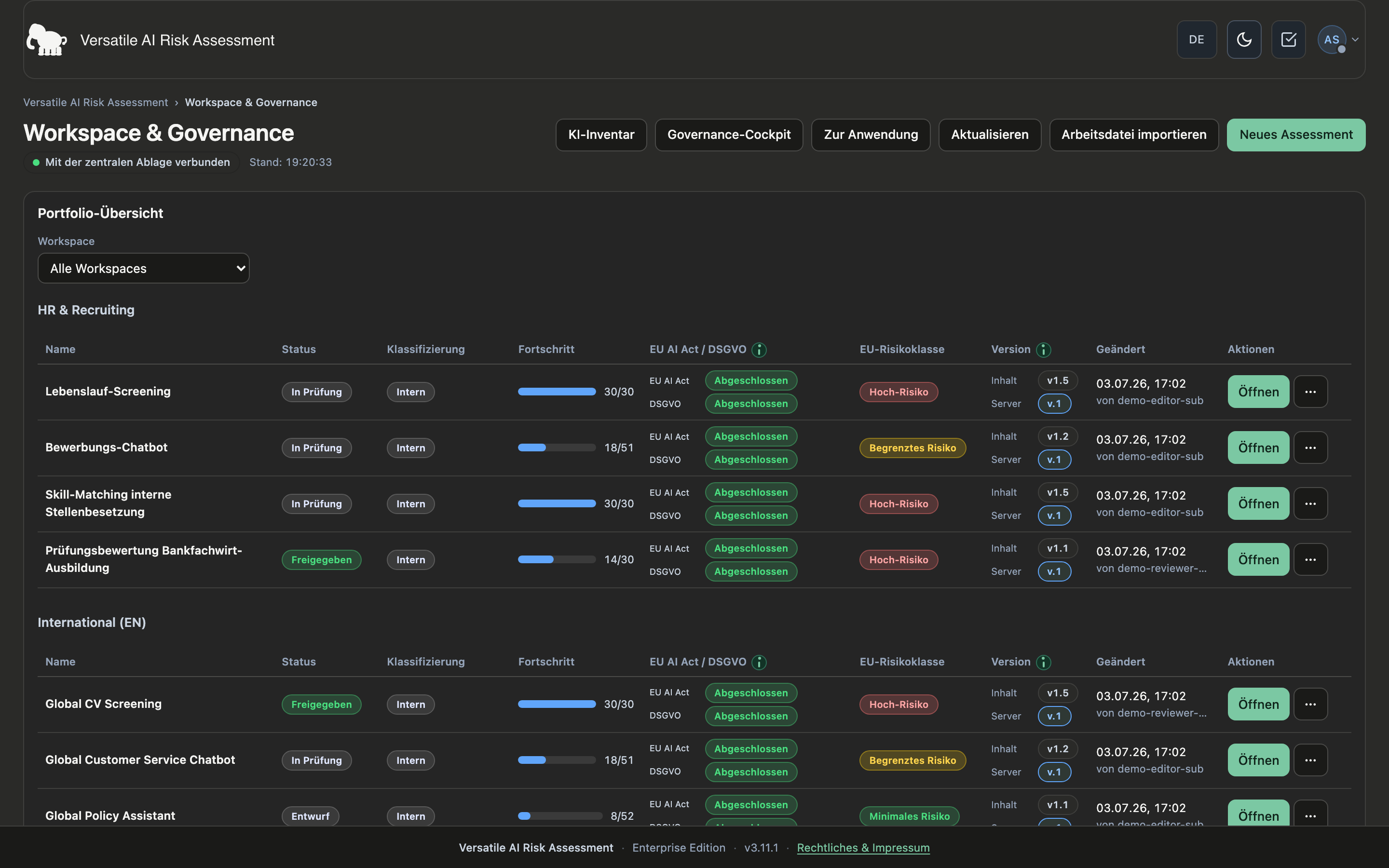 Connected Workspace und Governance im Dark Mode mit Portfolio-Übersicht und Statusinformationen